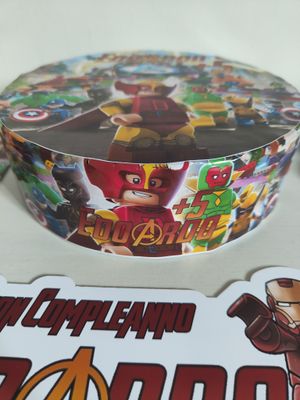 Torta finta Chupa Chups Avengers polistirolo scenografica personalizzata