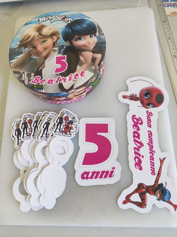 Torta finta Chupa Chups Miraculous polistirolo scenografica personalizzata