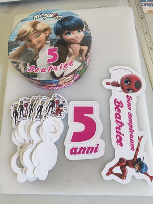 Torta finta Chupa Chups Miraculous polistirolo scenografica personalizzata