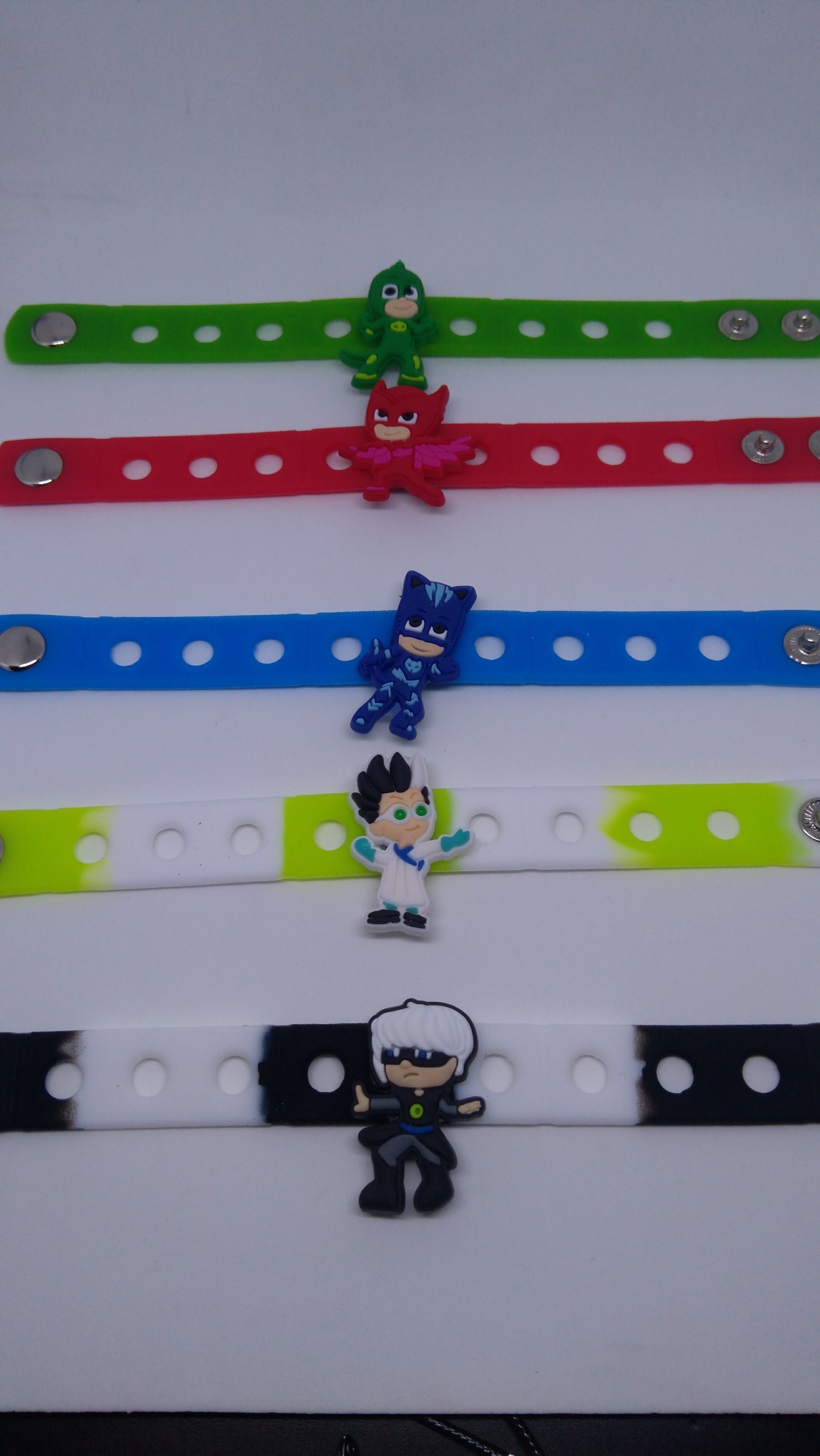 10 bracciali braccialetti super eroi pigiamini pj masks gattoboy geco  gufetta romeo lunetta gadget fine festa di compleanno a tema bambini  bambine femminucce maschietti
