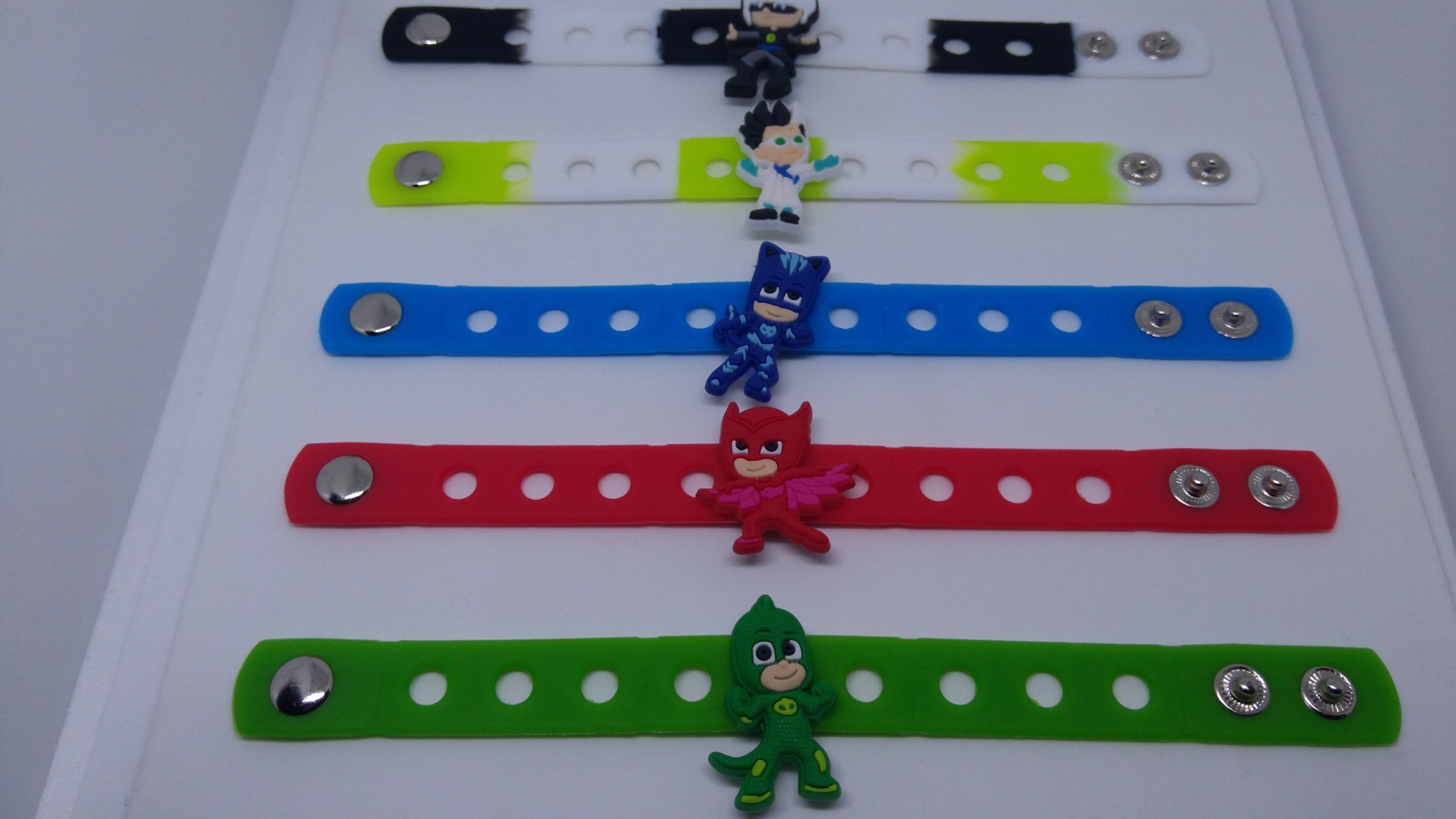 10 bracciali braccialetti super eroi pigiamini pj masks gattoboy geco  gufetta romeo lunetta gadget fine festa di compleanno a tema bambini  bambine femminucce maschietti