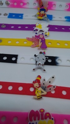 âŹ1,19 - 10 bracciali Mia e Me personaggi in 3D