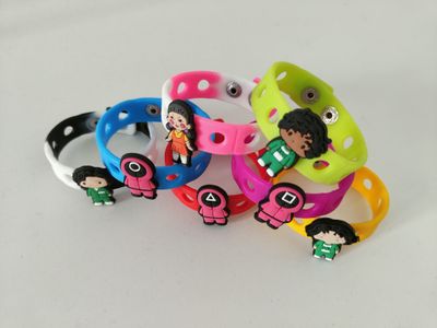 10 Bracciali in gomma personaggi 2D squid game regali fine festa