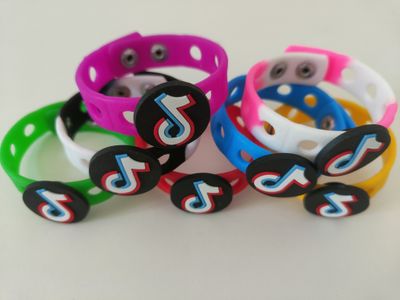 10 Bracciali in gomma personaggi 2D tik tok regali fine festa