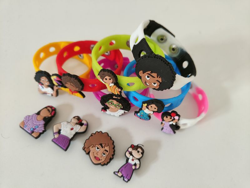10 Bracciali in gomma personaggi 2D Encanto regali fine festa