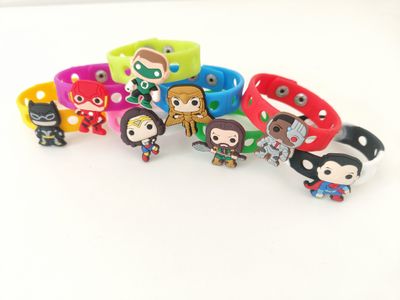 10 Bracciali in gomma personaggi 2D Avengers regali fine festa