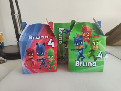 1 Scatolina Pj Masks personalizza porta regalini confetti fine festa 1 Scatolina Pj Masks personalizza porta regalini confetti fine festa