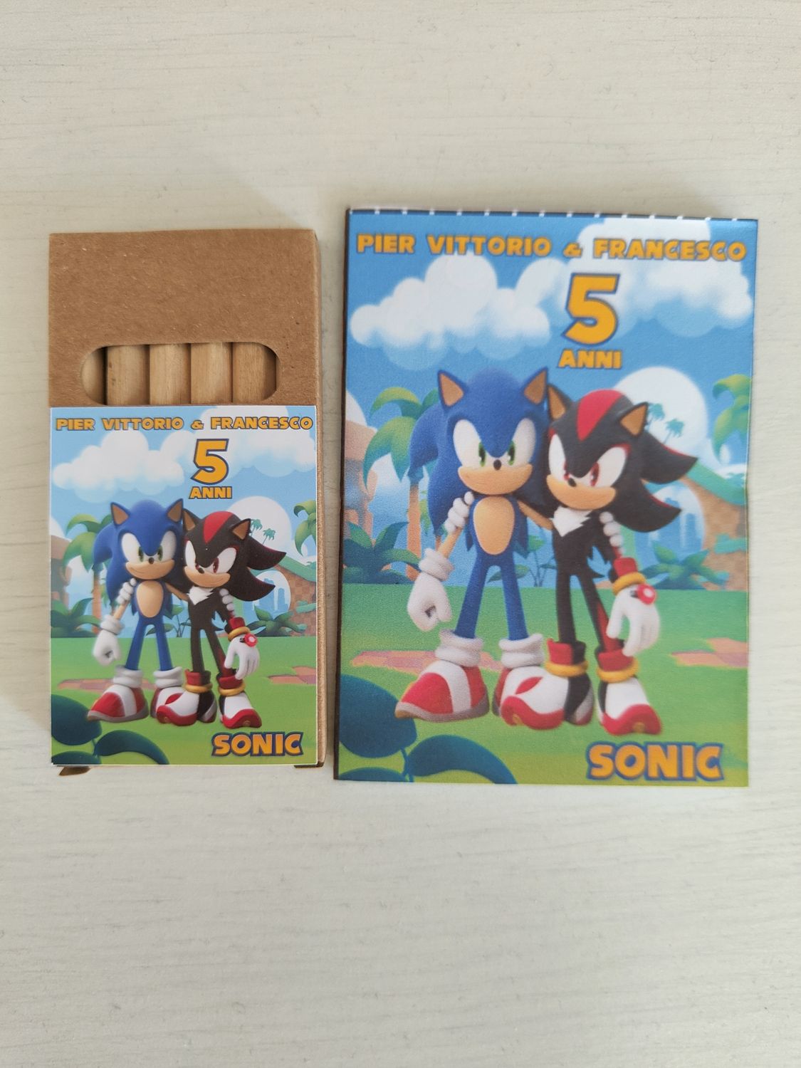 10 set matite colori + 10 libricini da colorare a tema Sonic