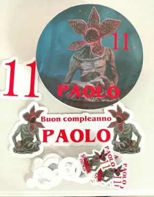 Torta finta Chupa Chups Stranger Things polistirolo scenografica personalizzata