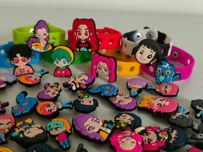 10 Bracciali in gomma personaggi 2D K Pop regali fine festa