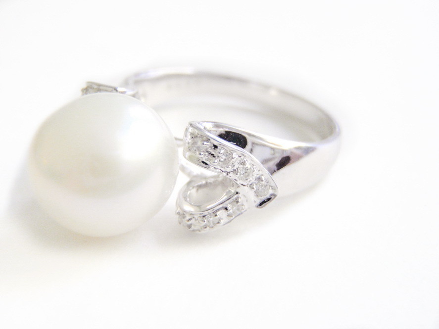Large 11 1/2 mm South Sea Pearl and Diamond 18kt White Gold Ring