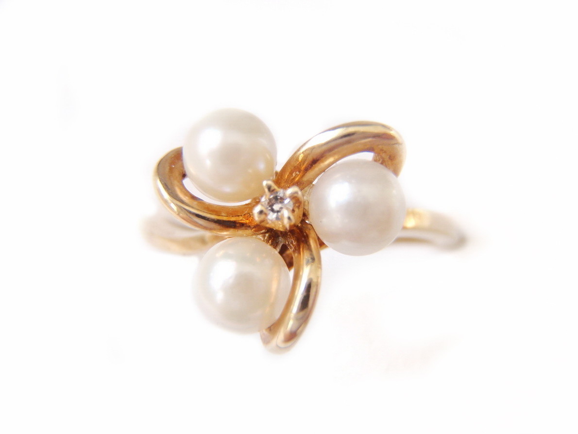 1950s Designer Three Cultured Pearl 10k Gold Diamond Ring