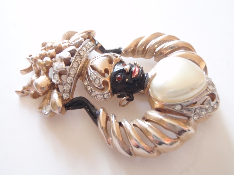 Reja Blackamoor Pearl Gold Plated  Brooch 