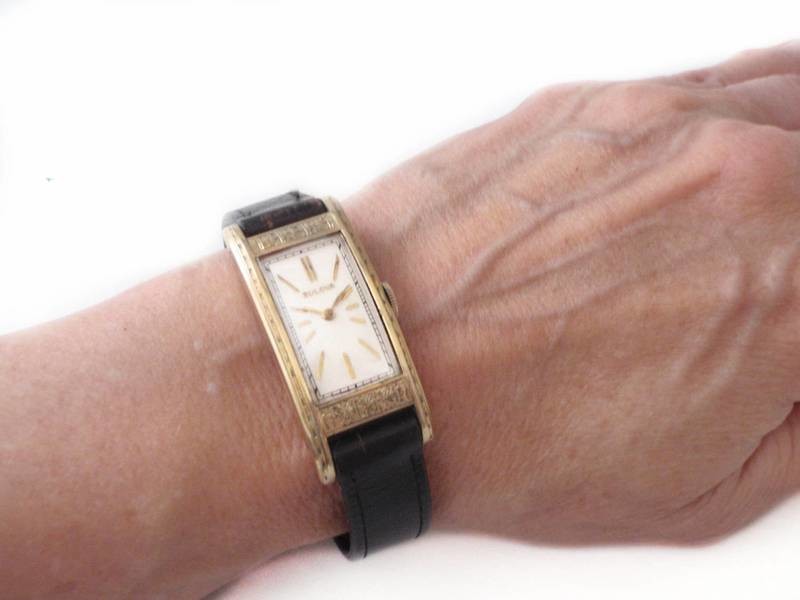 Rare 1940s Bulova Etched Bezel 46mm Lugs Unisex Watch