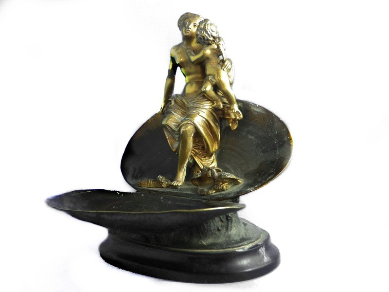 Bronze Dore Sculpture Venus  and Cherubim Seashell Tray