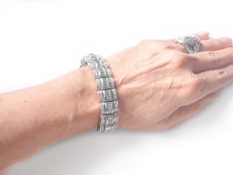 Stunning Art Deco Quality Rhinestone Hinged Bracelet 