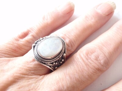 Sajen Moonstone Ladies Ring