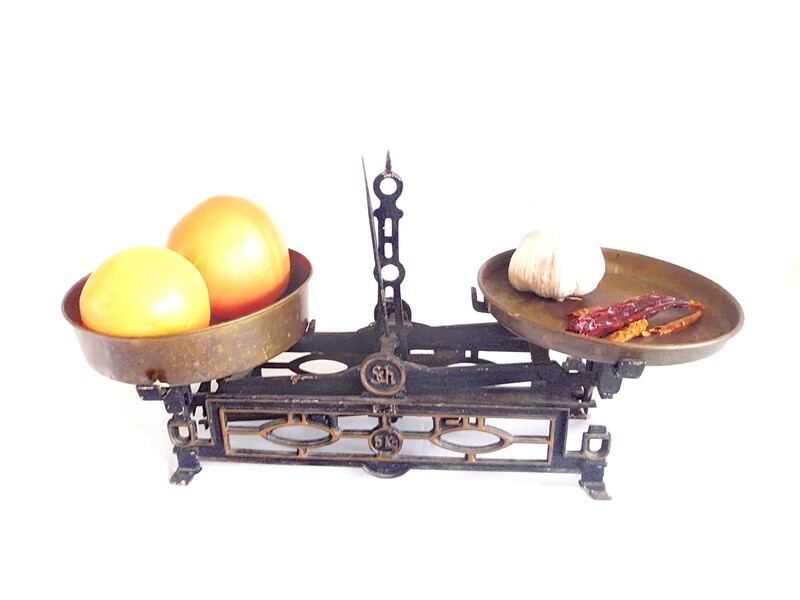 Art Deco Weight Scale Balance with Two Trays 