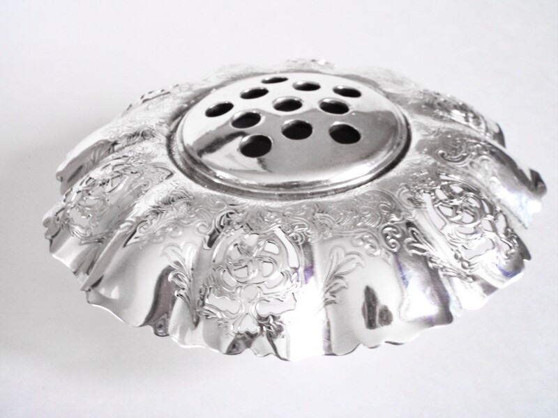 Love Open Metalwork Chinoiseries Flower Bowl and Frog