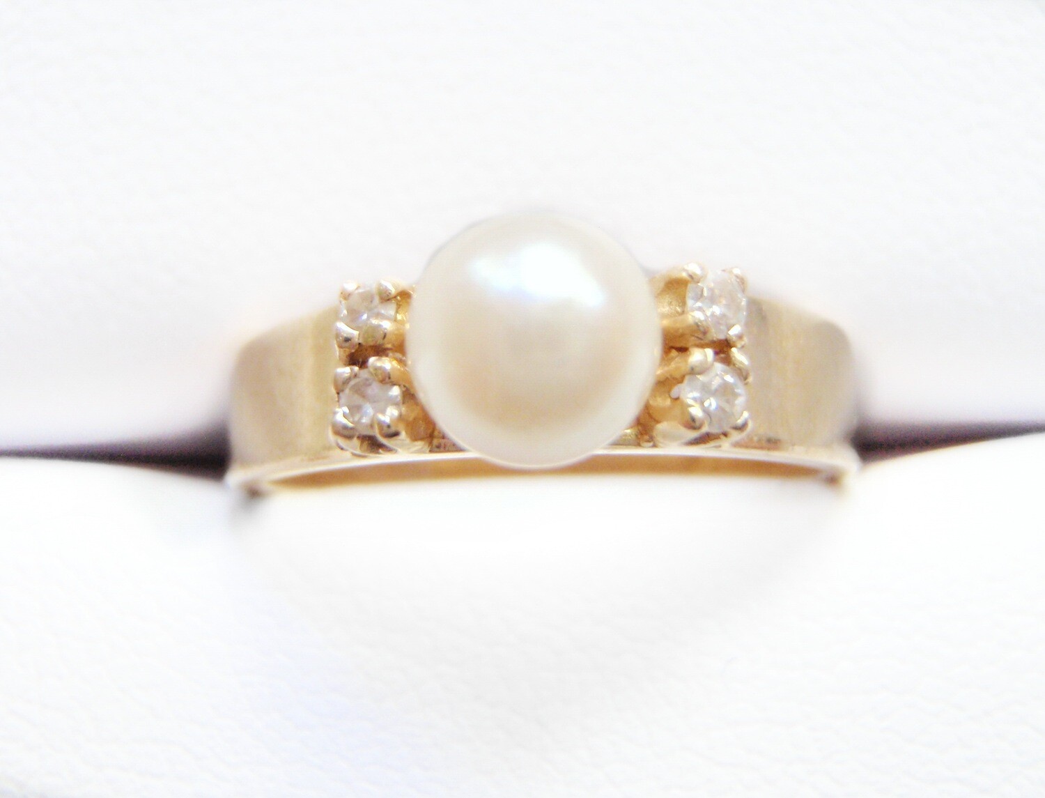 Pearl and Diamond 14k Ring Cultured Pearl 4 Diamonds