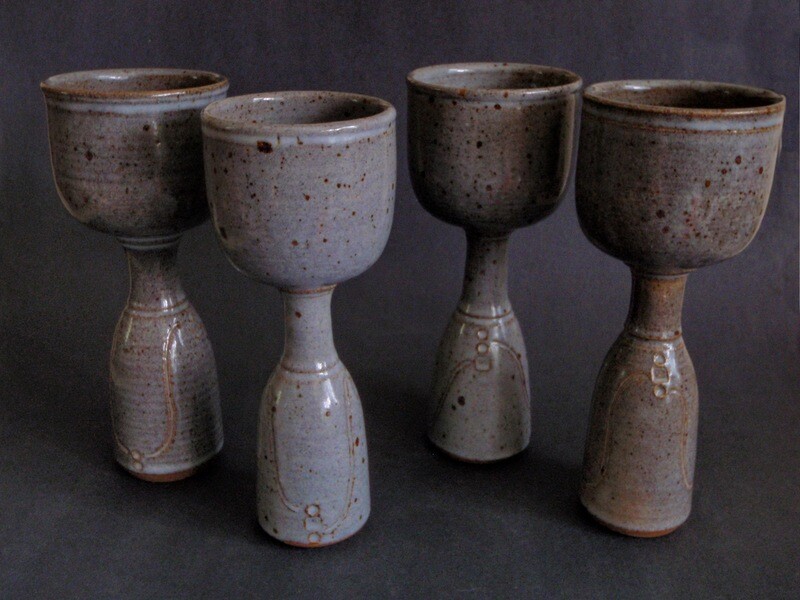 4 Footed Wine Glassed For Dinner Parties