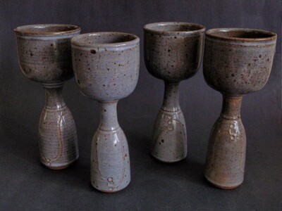 4 Footed Wine Glassed For Dinner Parties
