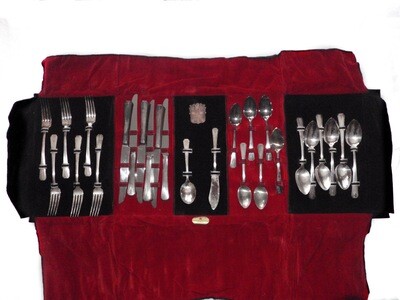 1930 Community Clarion Cased Flatware Setting for 6