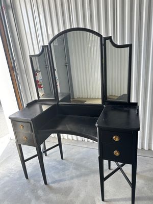 Art Deco Vanity with Tri-Fold Mirror 