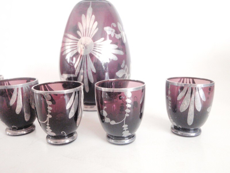 Art Deco 9 In Decanter with Shot Glasses 