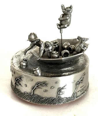 1963 Selangor Pewter Winnie the Pooh Windy Day Music Box