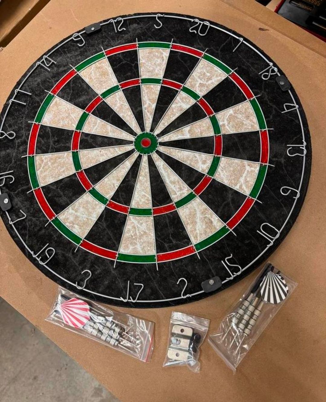 Dartbord met Pijlen - Nieuw!