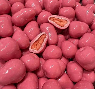 Pembe Çikolata kaplama çilekli draje