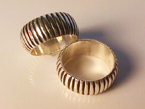 RING - STERLING SILVER STRIPED BAND SIZE 7