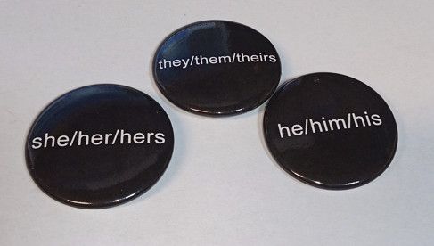 PRIDE PRONOUN BUTTON: