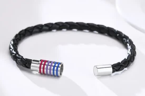 BRAIDED LEATHER BRACELET WITH MAGNETIC CLOSURE