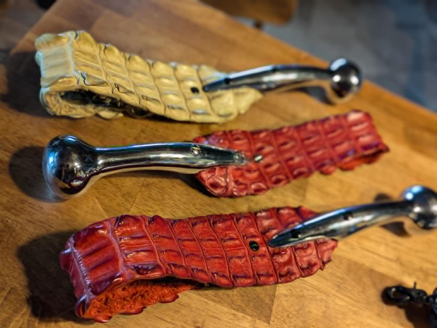 FETISH MAFIA HAMES HANDLE CROC SLAPPER, Color: RED