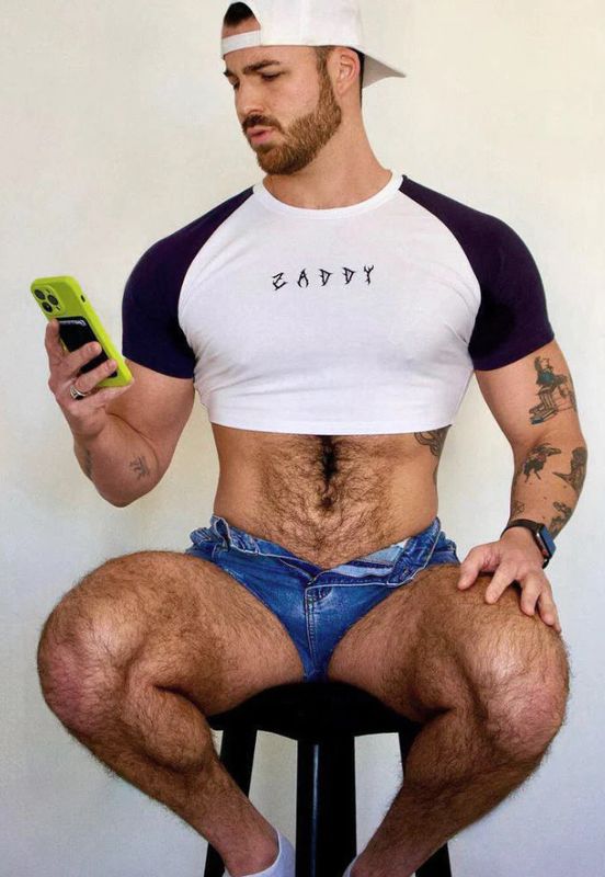 JJ MALIBU MUSCLE-FIT ZADDY CROP TEE