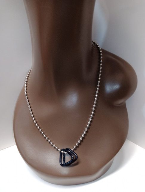 BLACK TRIANGLES NECKLACE