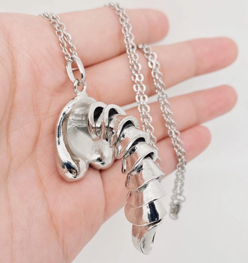 MYSTICAL PENDANT NECKLACE WITH A SYMBOL OF MASCULINE POWER, Color: SILVER