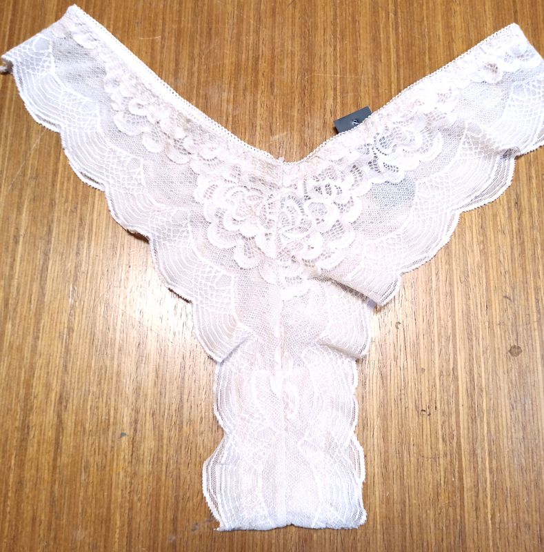 YOUMITA LACE TANGA WITH SCALLOPED EDGE YOUMITA LACE TANGA WITH SCALLOPED EDGE