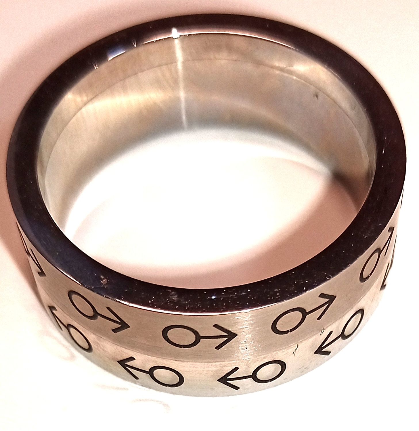 RING - SPINNER WITH MALE SYMBOLS SIZE 9 RING - SPINNER WITH MALE SYMBOLS SIZE 9