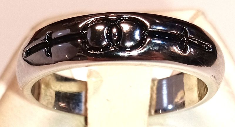 RING - INTERLOCKING FEMALE SYMBOLS SIZE 9 RING - INTERLOCKING FEMALE SYMBOLS SIZE 9