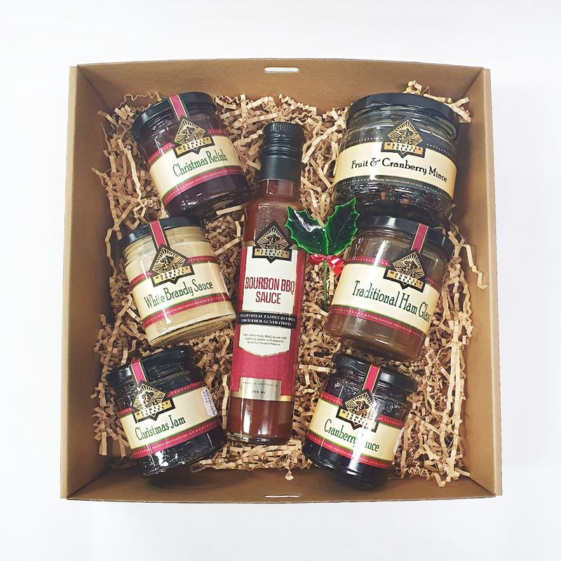 Deck the Table Hamper