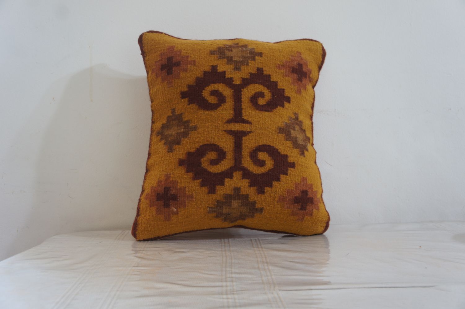 Caracol Heritage Pillow – Handwoven Wool Cushion from Oaxaca