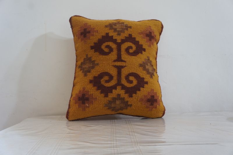 Caracol Heritage Pillow – Handwoven Wool Cushion from Oaxaca