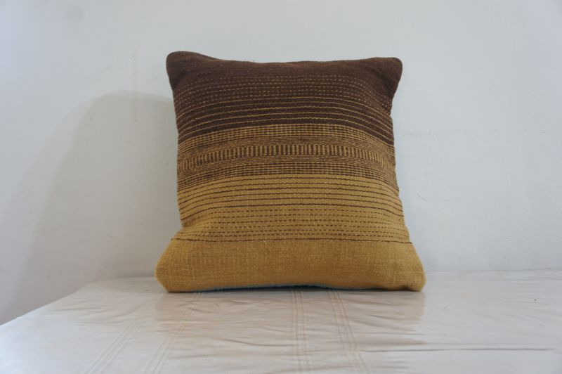 Ombré Óxido – Naturally Dyed Handwoven Pillow