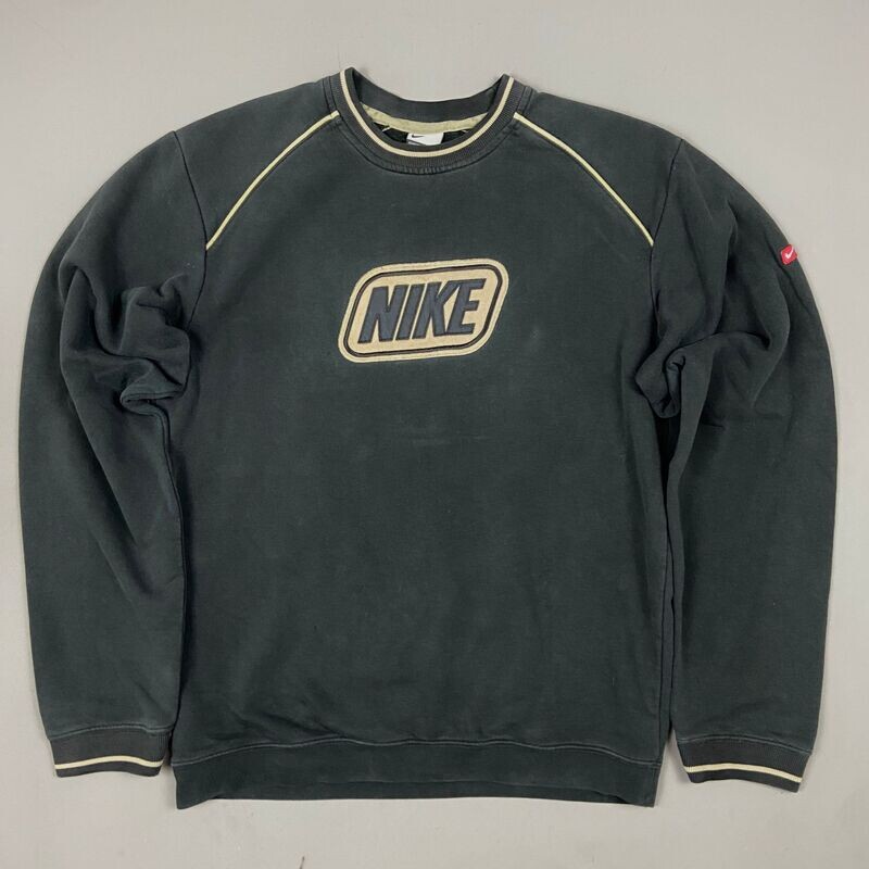 Nike Vintage 00s Sweater (M) Nike Vintage 00s Sweater (M)