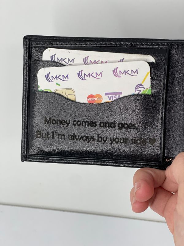 ארנק לגבר עם חריטה