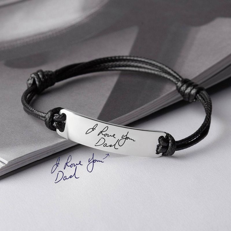 צמיד עם חריטה