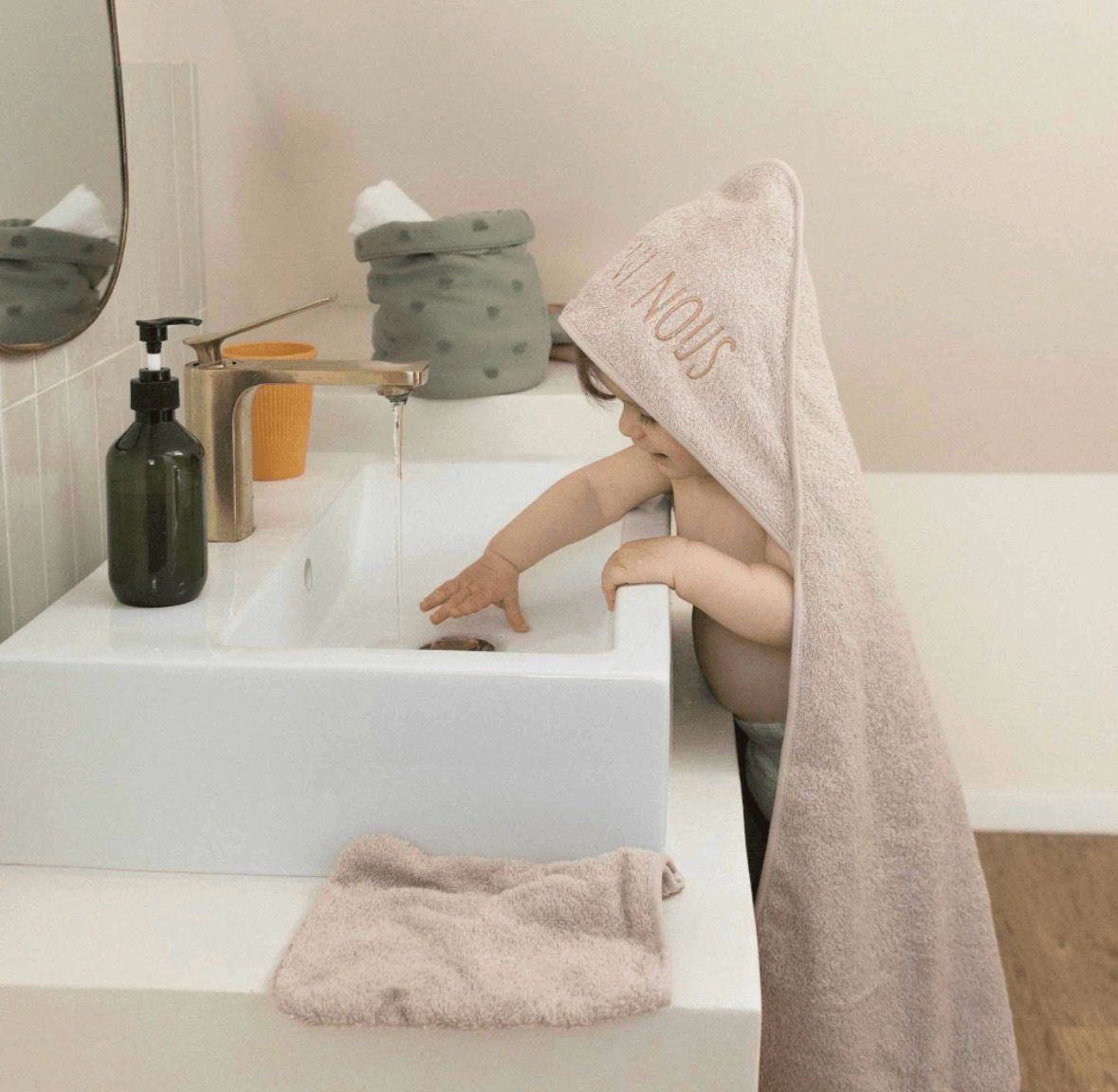 Σετ Πετσέτα Μπάνιου με Κουκούλα και Γάντι Μπάνιου 70x70cm Μπεζ | Trois Kilos Sept